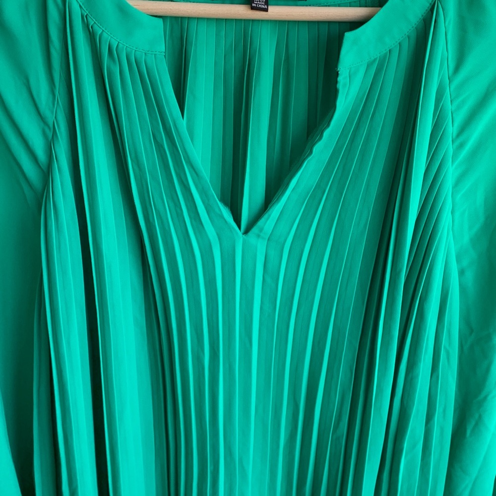 NWT Eloquii Green Pleated Front Blouse - Picture 4 of 7